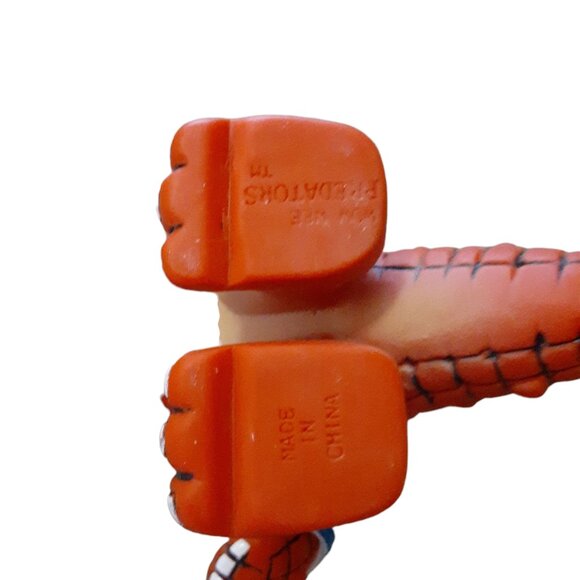 NHL Hockey Wowwee Predators Toronto Maple Leafs Wendel Clark #17 5" Toy Dinosaur - Picture 3 of 3